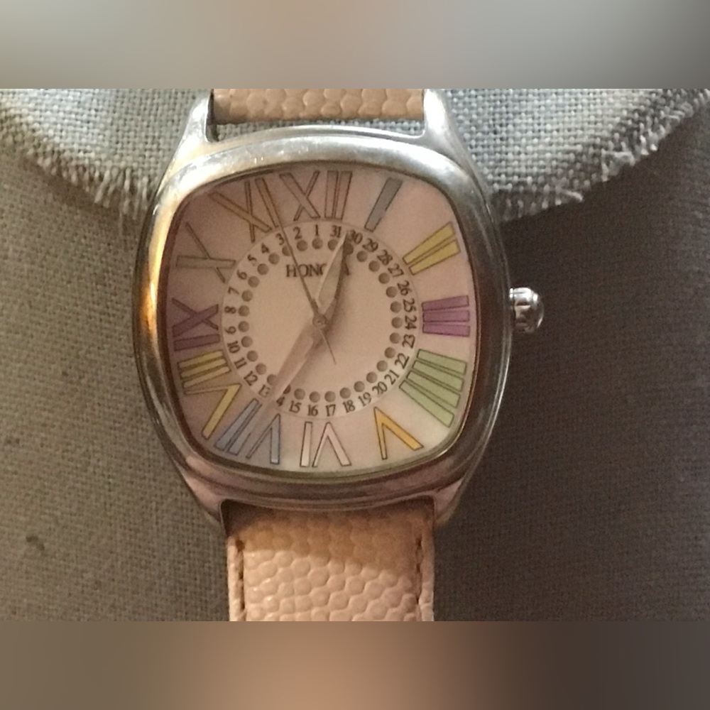 Honora: woman’s silver tone woman’s mother of pearl / Dial dated pastel watch.